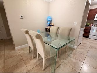 Dinning table with chairs