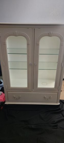 STANLEY FURNITURE Victorian Inspired Country Cottage Style 37" White Lighted