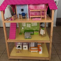 Doll  house an excellent condition