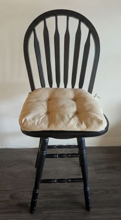 3 black barstools