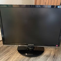 Misc Computer And Monitor And Speakers