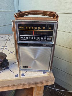 General Electric Vintage AM/FM Radio