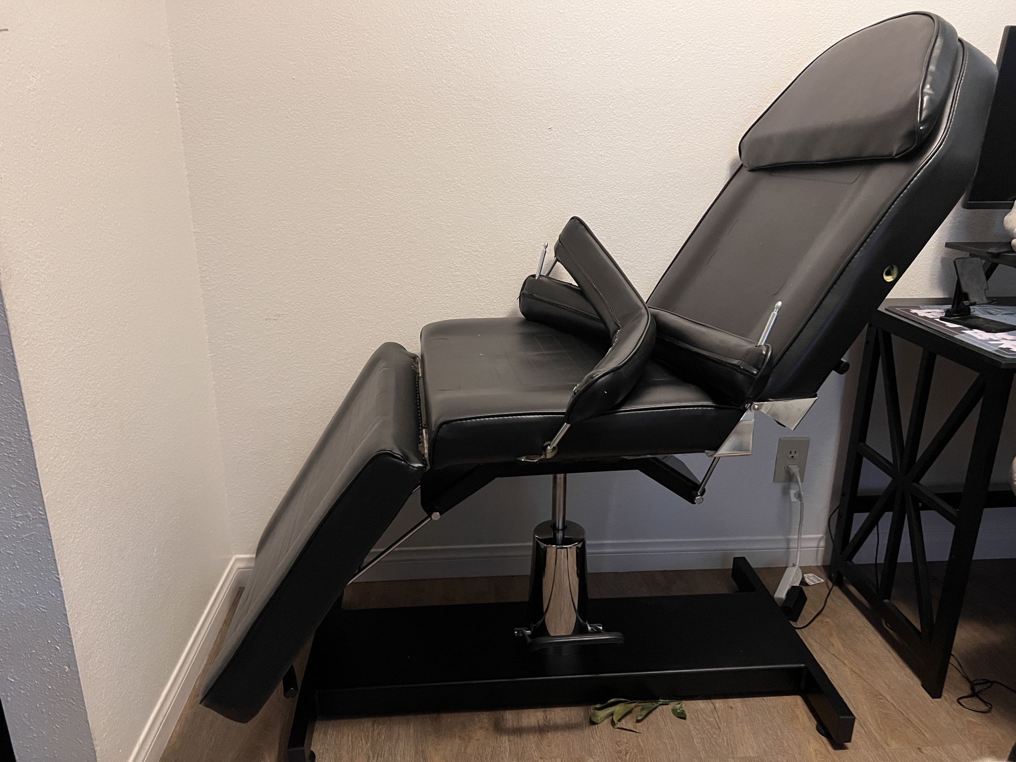 Massage Tattoo Makeup Esthetician Hydrolic Spinning Chair