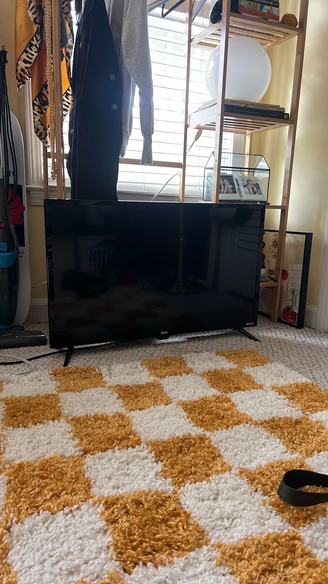 32" Roku Tv with Remote