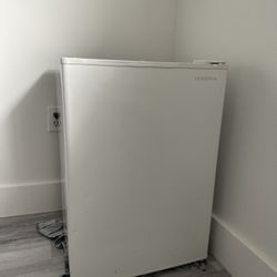 Insignia Mini Fridge 