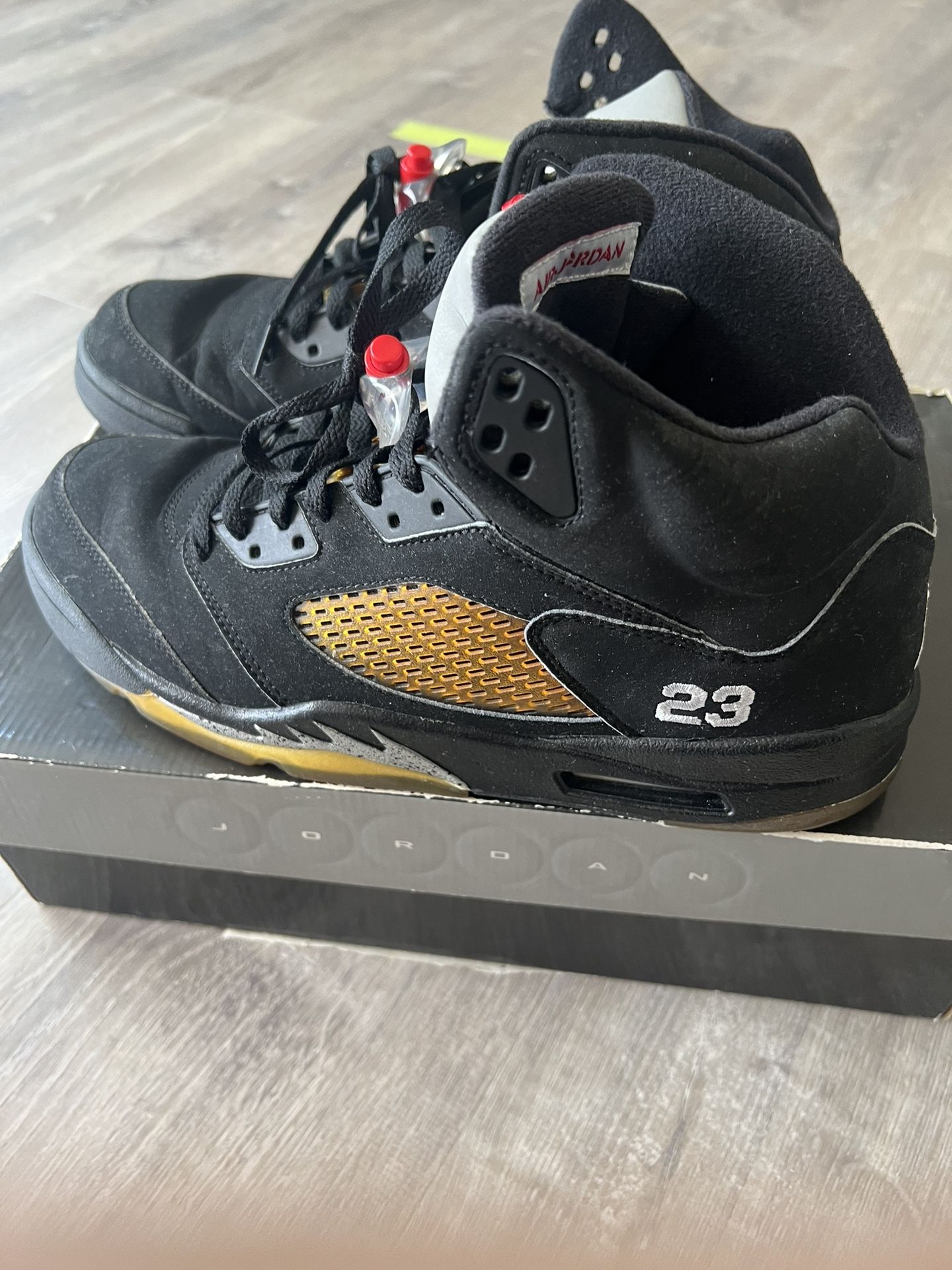 - Jordan 5 Retro Black Metallic W/ Original Box
