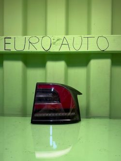2016 2017 2018 2019 2020 TESLA MODEL X Right Passenger Side Quarter Panel / Outer Tail Light OEM 1565497-00-B
