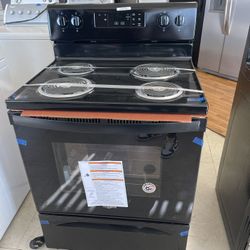 Brand New Whirlpool Stove