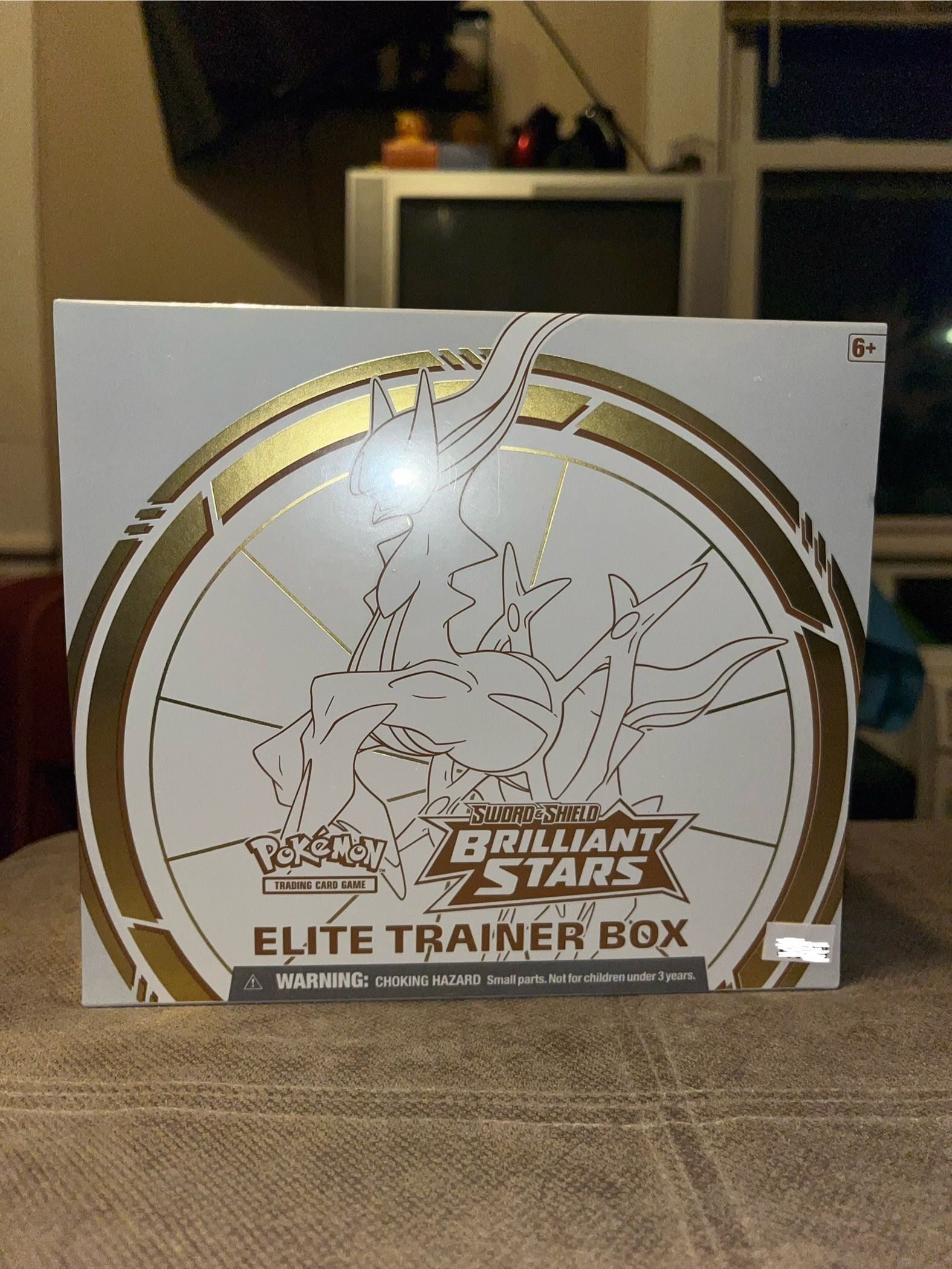 Pokémon Brilliant Stars, Elite Trainer Box