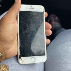 iPhone 7 For Parts !! 