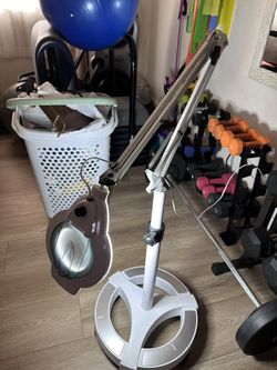 Esthetician Magnifying Lamp