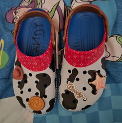 New Adult  Woody × Crocs Toy Story Clogs Shoes W9 M7