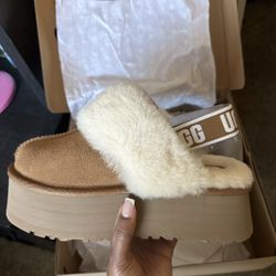 UGGs (Women’s 8)