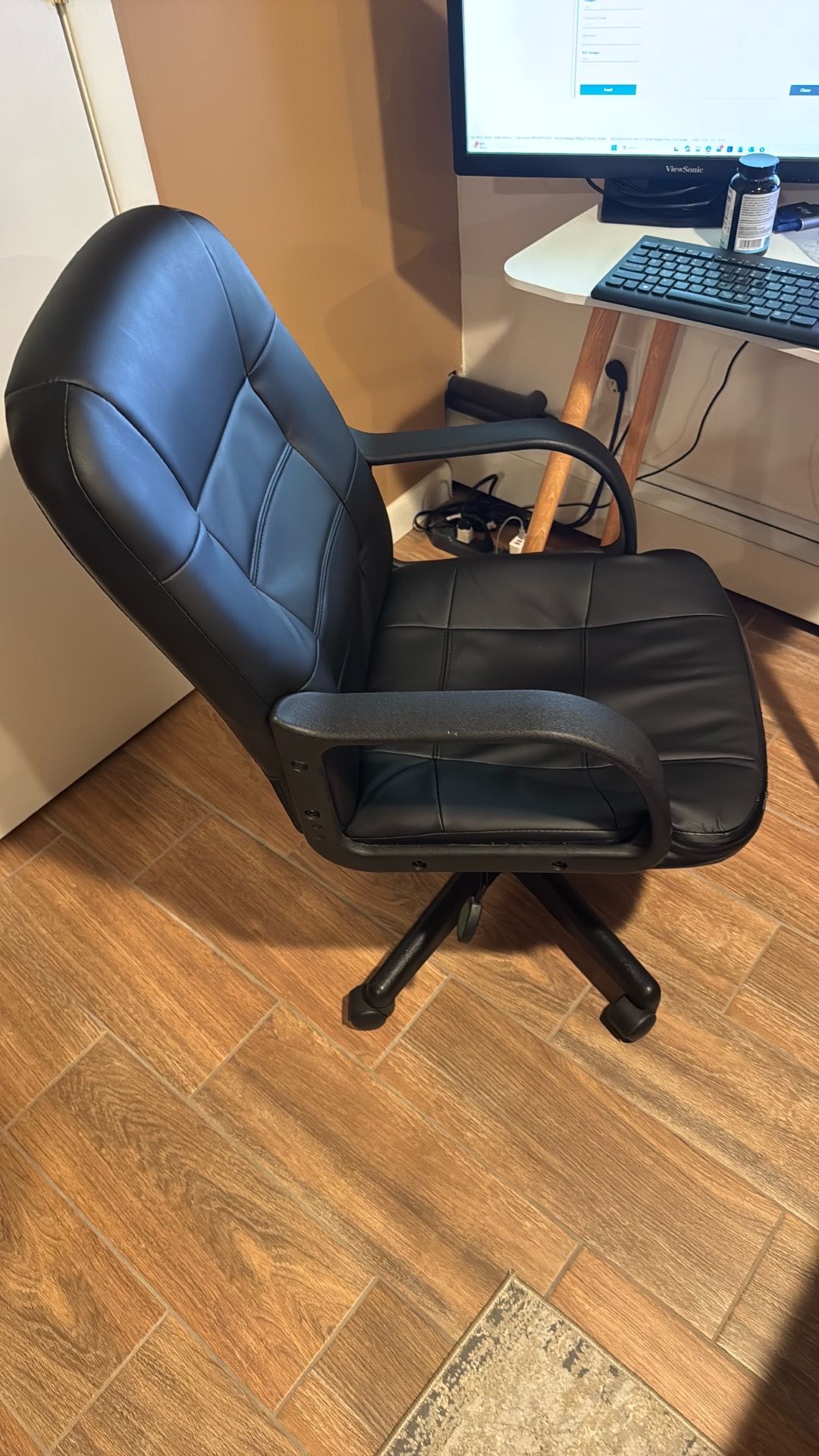 Black adjustable rolling office chair