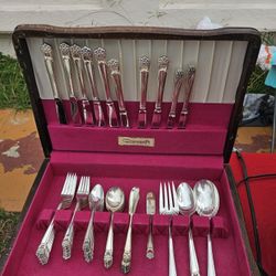 Roger Bros Silverware Set 