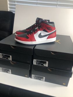 Nike air Jordan 1 mid Chicago size 9 10.5 11