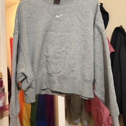 Women’s Nike sweatshirt 