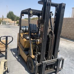 CATERPILLAR Forklift 