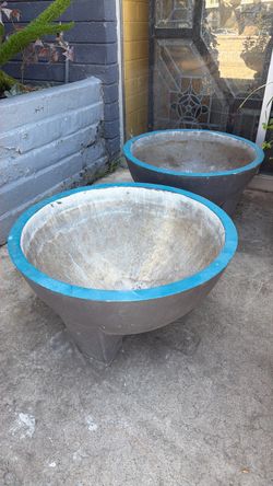 Two planner pots