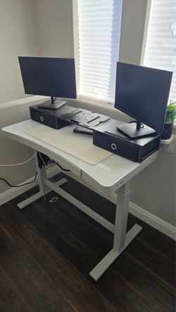 Electric Standing Desk with Wireless Charging – White Glass Top