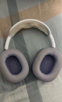 Purple Apple AirPod Max they are in great condition