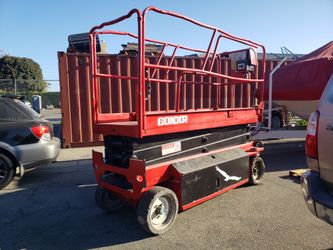 Self-Propelled Elevating Sissor Lift
