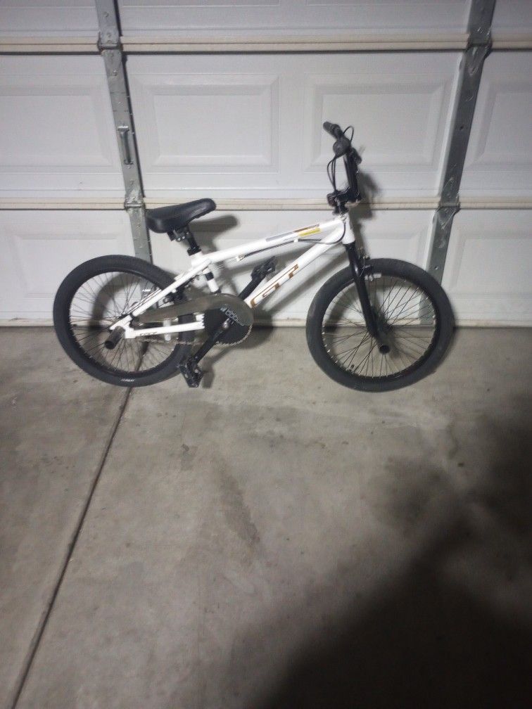 20 Inch GT Compe 4130 Cr-mo Down Tube Freestyle Bike. Asking $130 OBO.