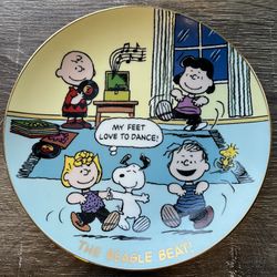 Danbury Mint Peanuts collector plate “Magical Moments" collection "The Beagle Beat!"