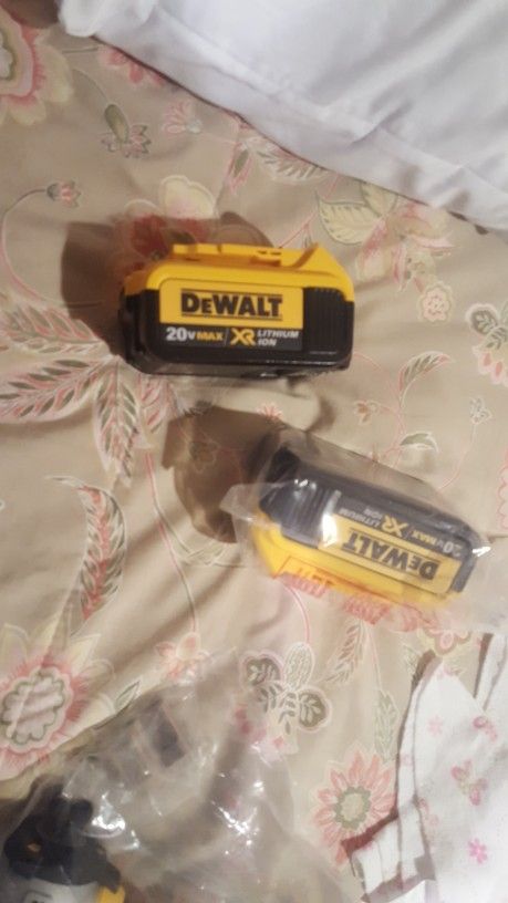 2 DEWALT 20 VOLT MAX CORDLESS BATTERY S 4.0
