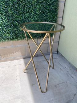 Indoor/Outdoor Glass/Metal Side/End Table