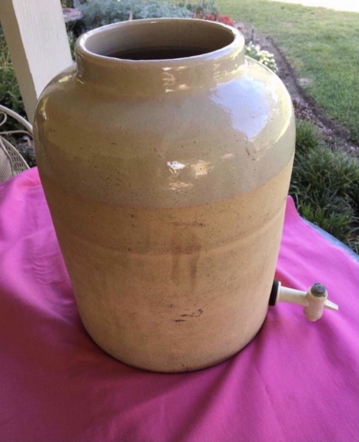 Vintage Stoneware * Water Dispenser * Sparkletts / keeps water 💦 Cool