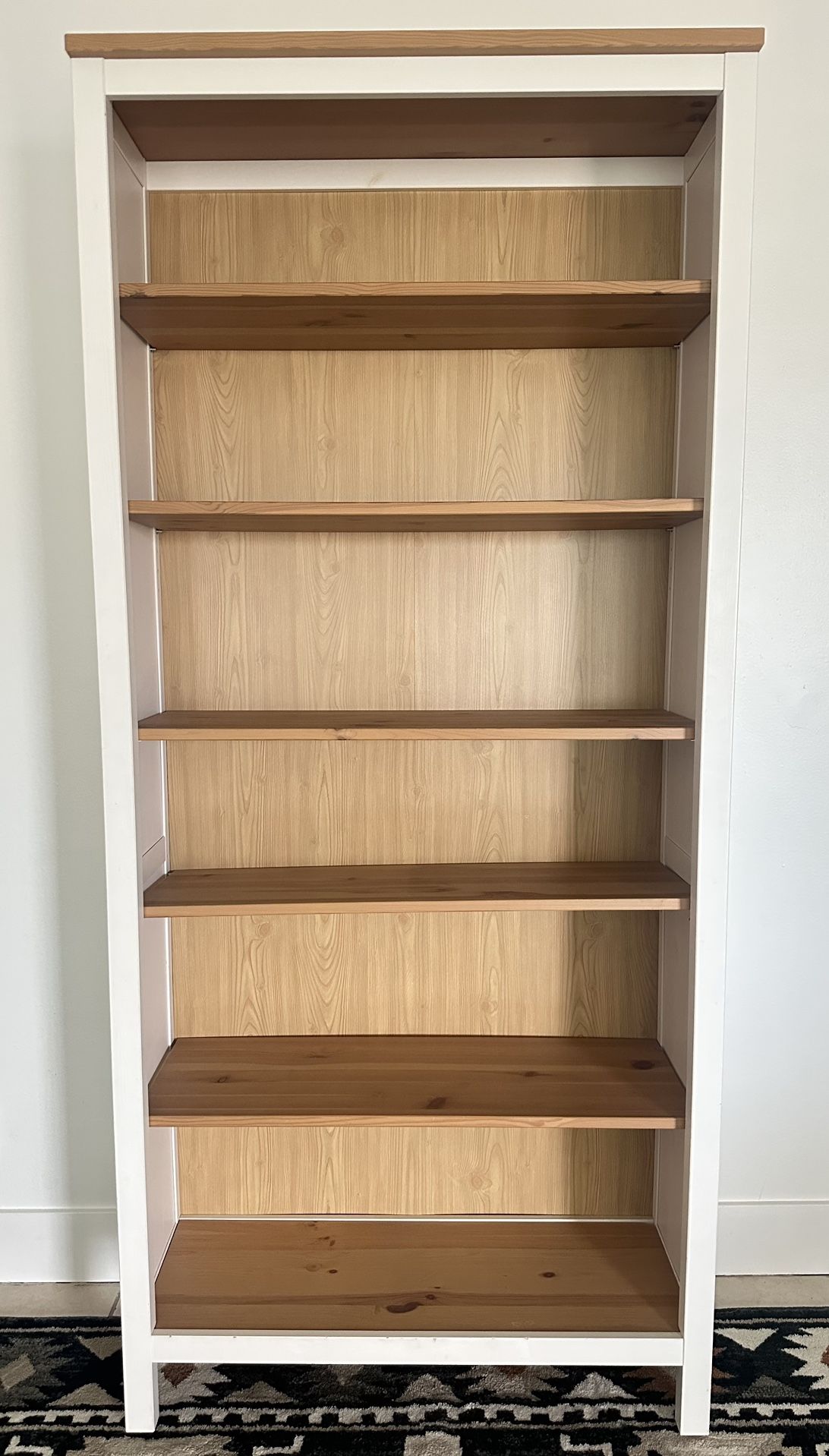 Hemnes bookcase/bookshelf