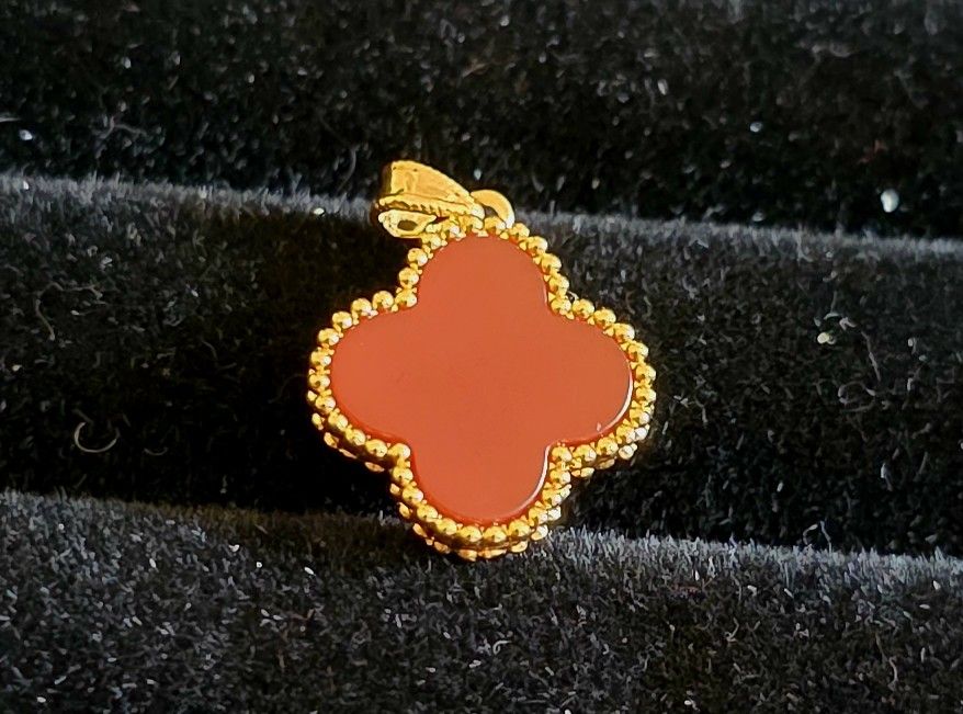 π18k Yellow Gold With Red Agate Pendant