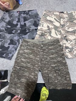 3 - men’s size 30 camo pants! South Pole, old navy, etc! $5 each or take all for $12