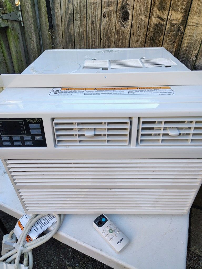 Whirlpool 10,000 BTU Window A/C – Lightly Used w/ Remote