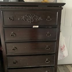 Dresser With Mirror 