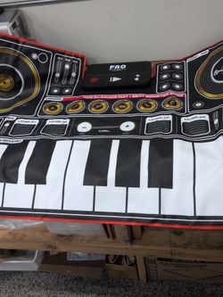 DJ MIXER MAT RHYTHM AND DANCE GAME BY FAO SCHWARTZ. LIKE NEW CONDITION.