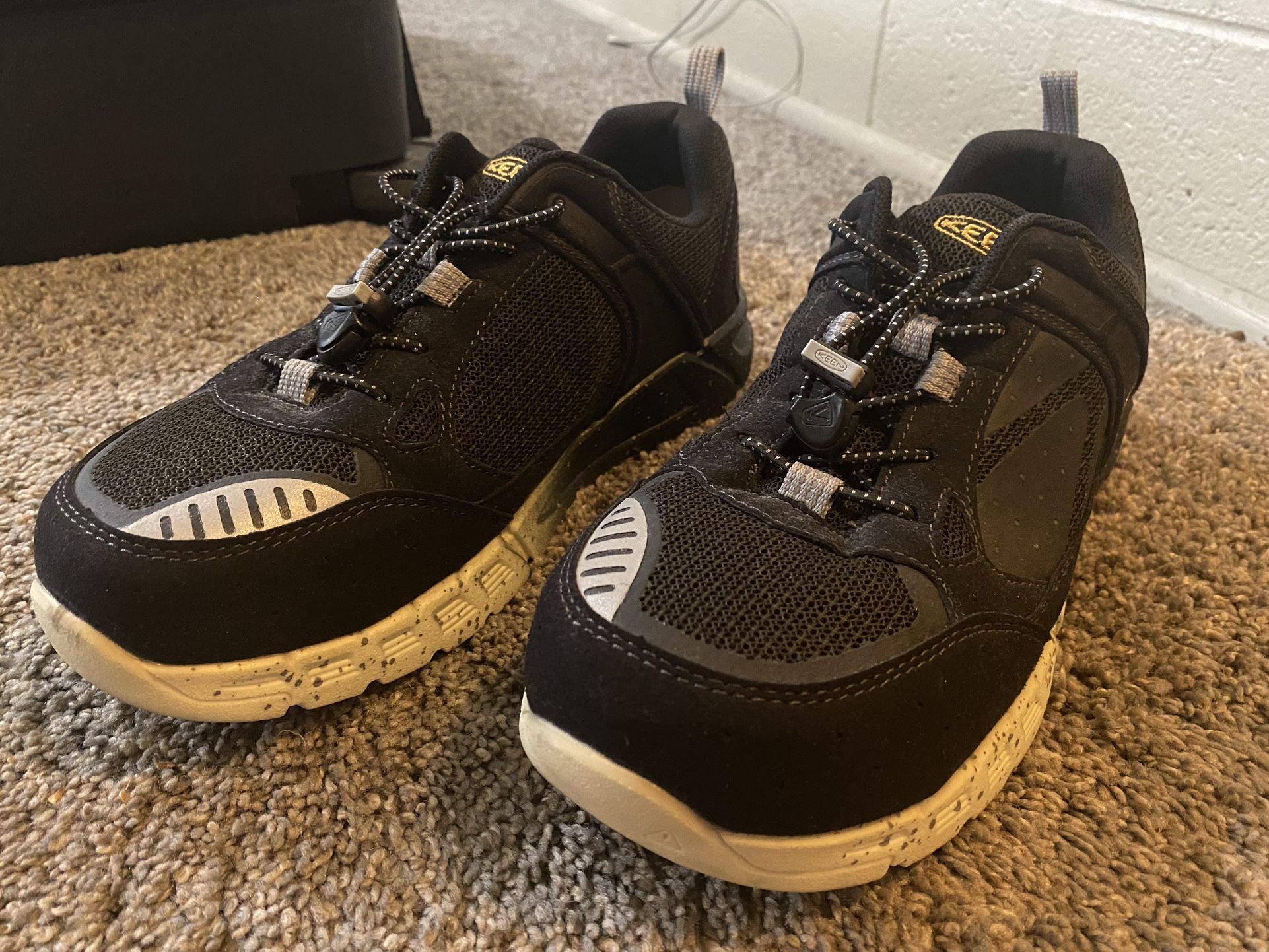 KEEN Steel Toe Shoe Size 10US