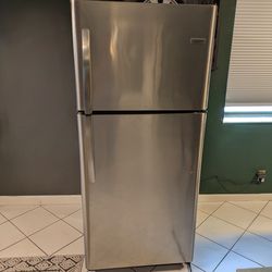 Frigidaire 20cu.ft. Top-freezer Refrigerator