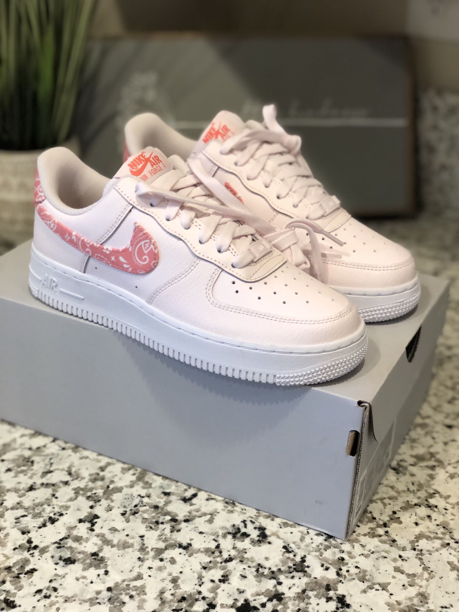 Nike Air Force 1 Pink Paisley Sz7w 5.5y for Sale in Reedley, CA - OfferUp