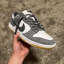 Nike dunk low grey gum