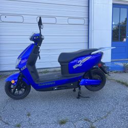 NEW E COOL ELECTRIC SCOOTER