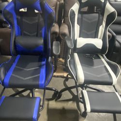 Gaming Chairs with Footrest