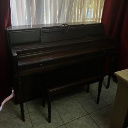 Wurlitzer Standing Piano