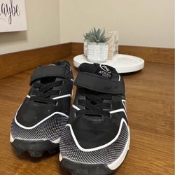 Baseball Cleats  Size 10