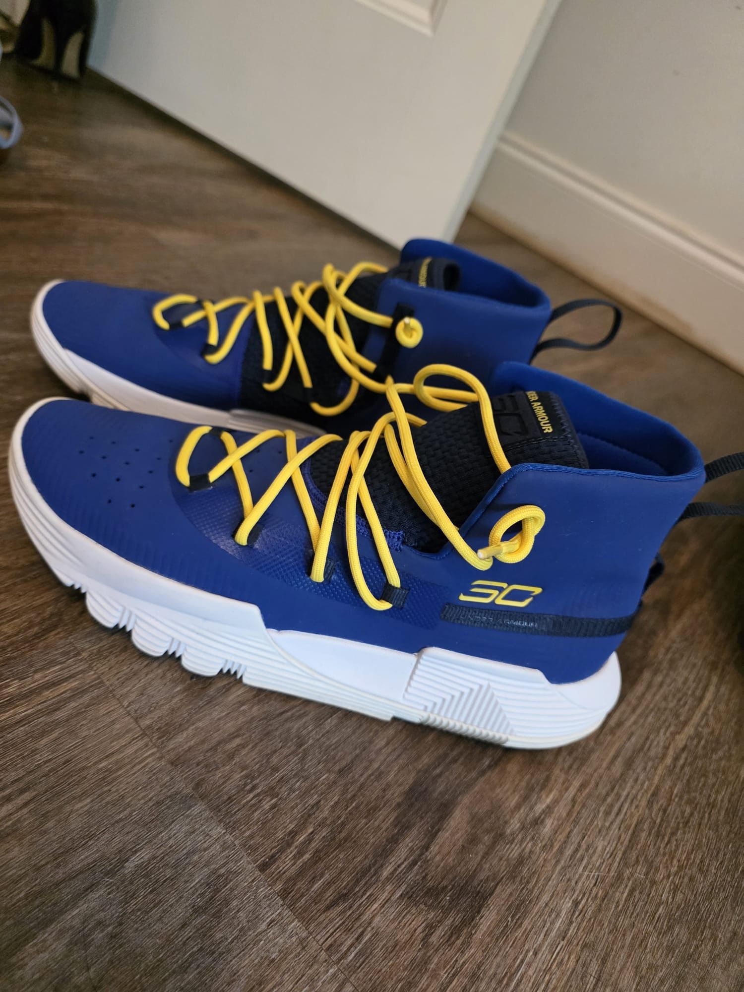 Sneakers Size 10