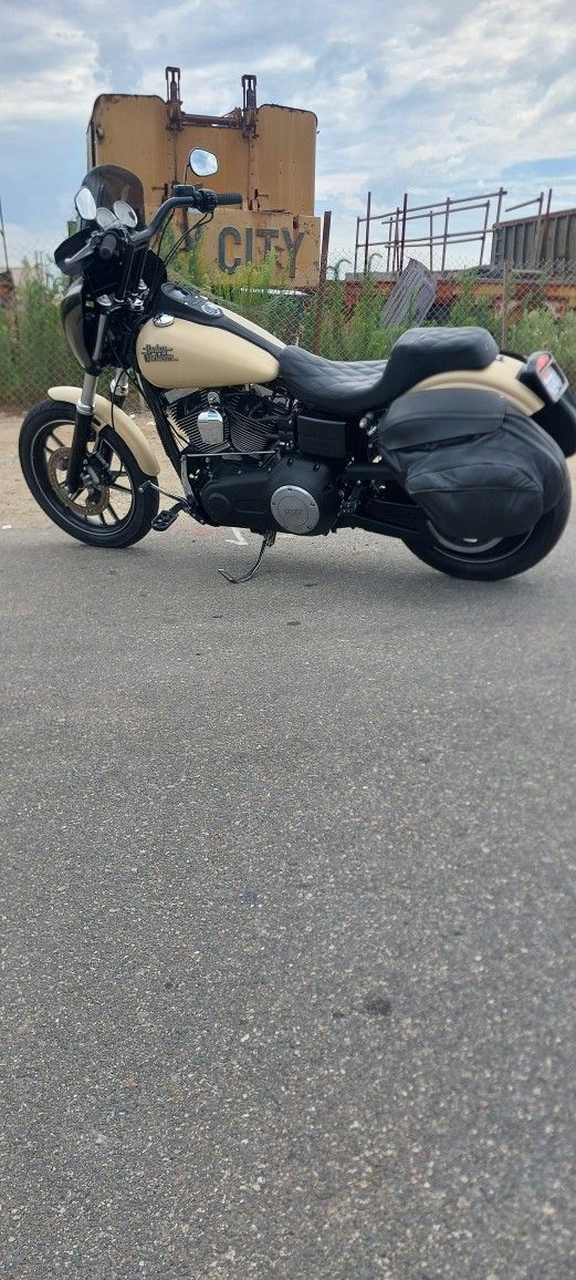 2015 Harley Davidson Dyna Streetbob Special