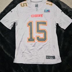 Patrick Mahomes Super Bowl 57 Jersey (Large)