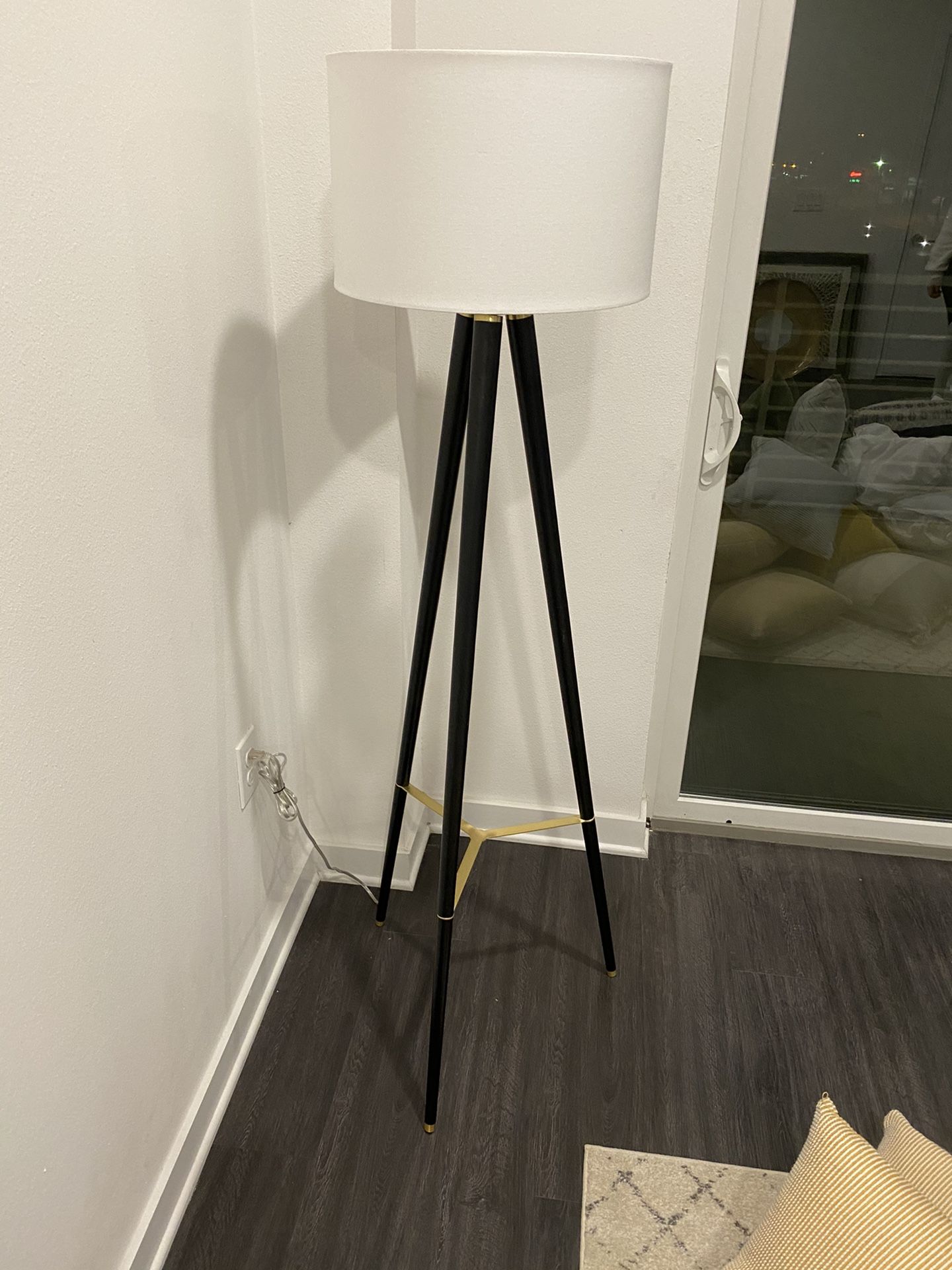 Target lamp