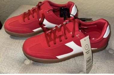 Women’s sneakers, sz 7